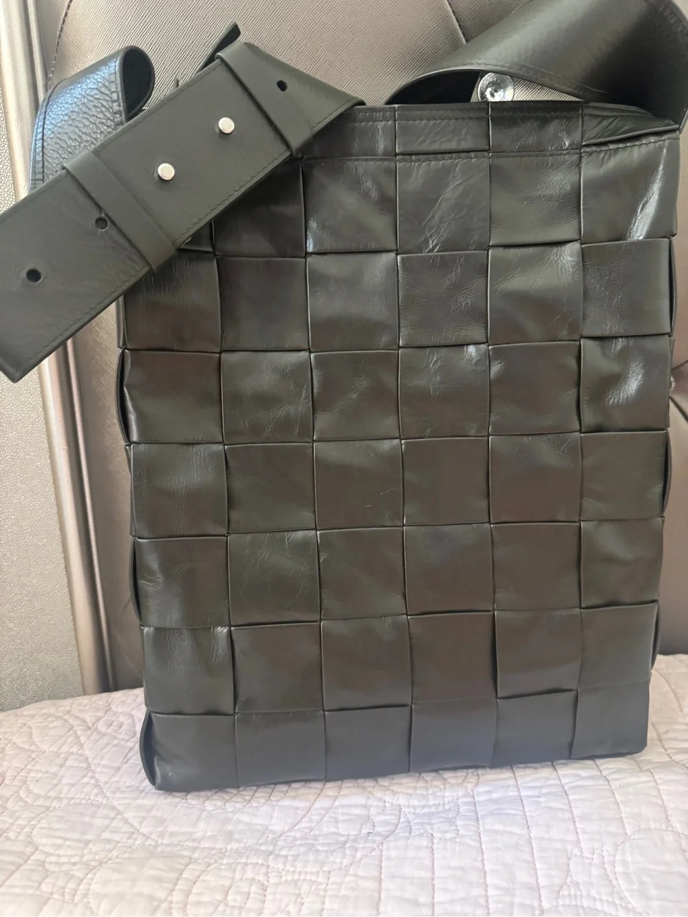 Bottega Veneta Men’s Intrecciato Woven Leather Crossbody Bag in Dark Green